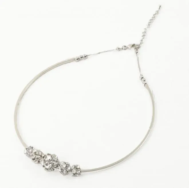 シルバーのビジューストーンチョーカー