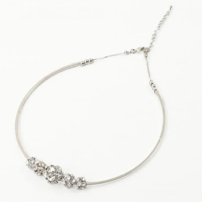 シルバーのビジューストーンチョーカー