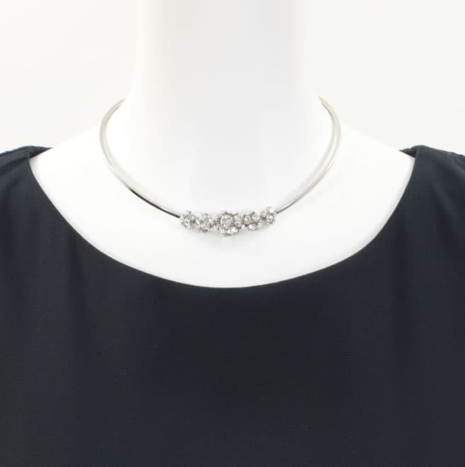 シルバーのビジューストーンチョーカー