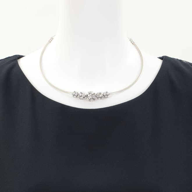シルバーのビジューストーンチョーカー