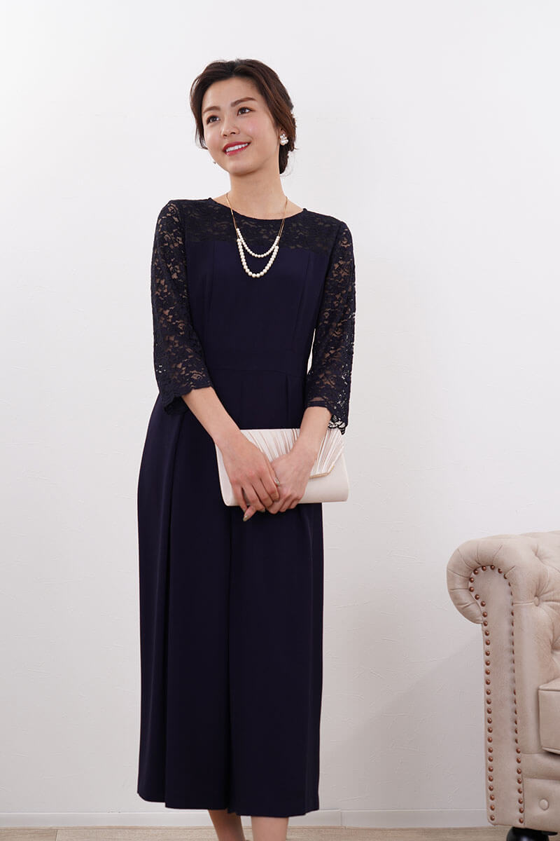 ネイビーのレース袖ガウチョパンツドレス