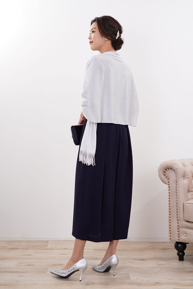 ネイビーのレース袖ガウチョパンツドレス