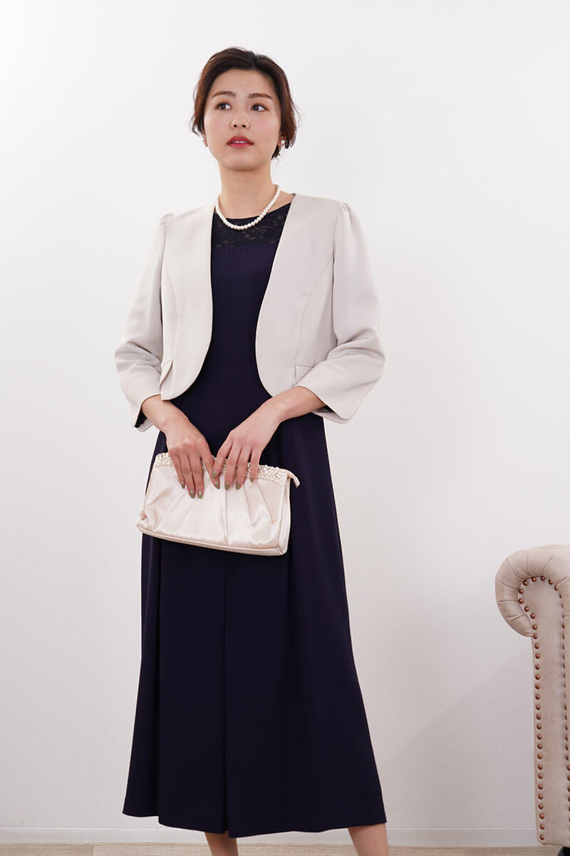 ネイビーのレース袖ガウチョパンツドレス