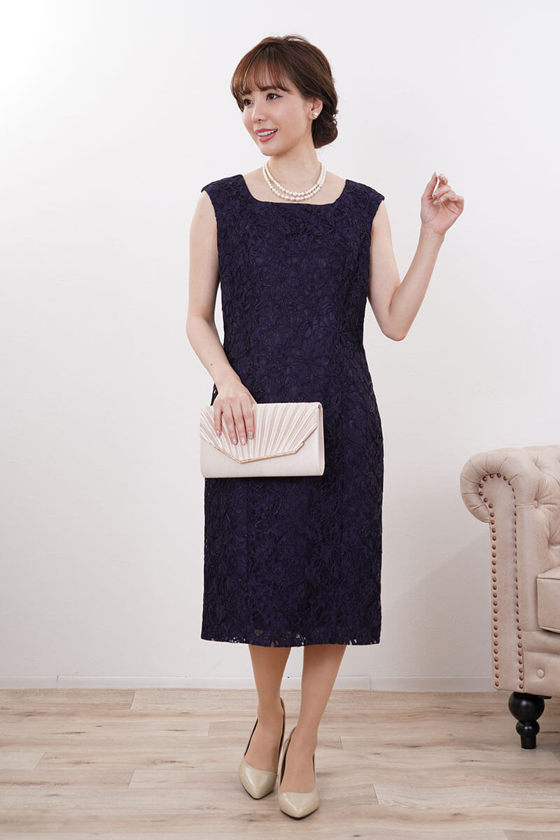 ネイビーのラメ入り刺繍Iラインドレス