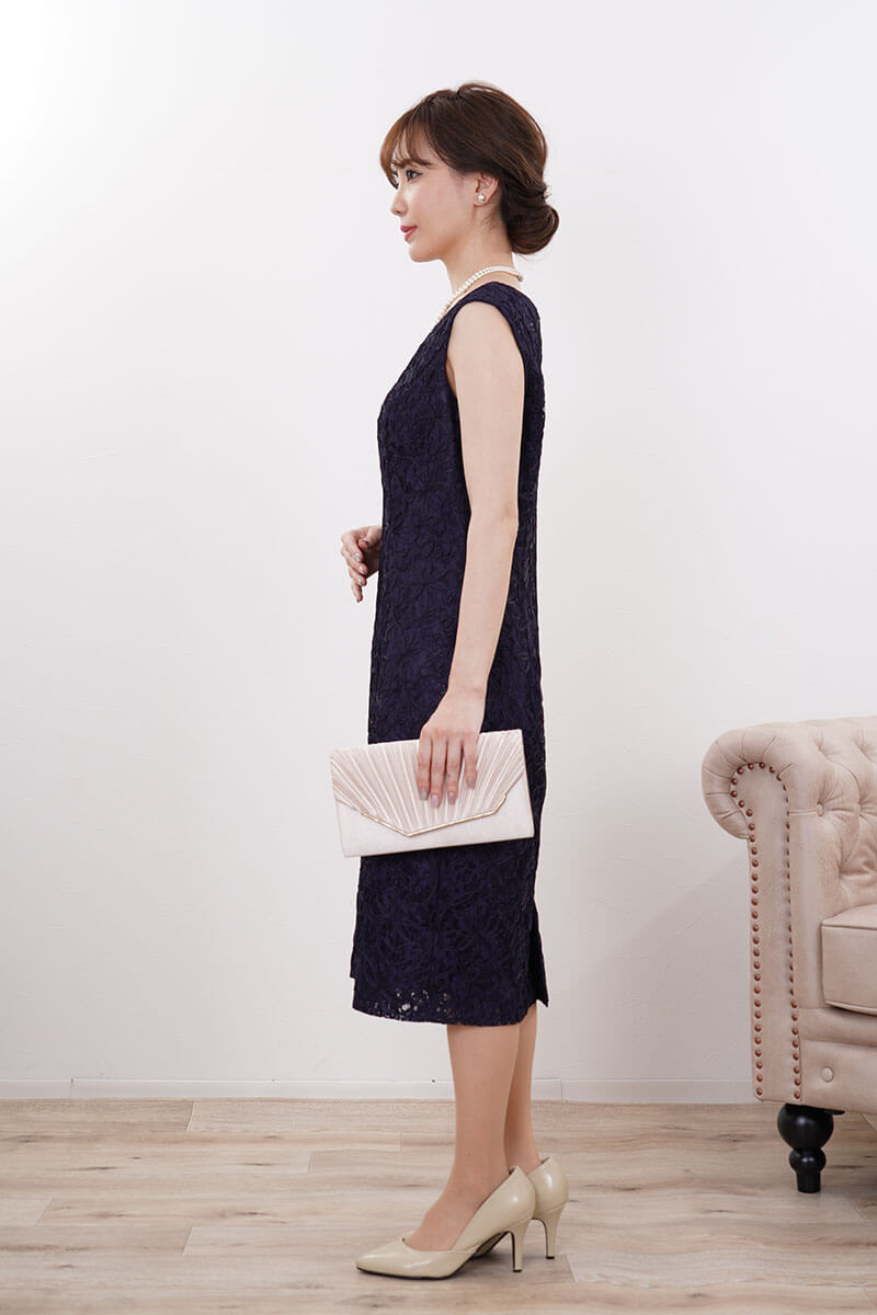 ネイビーのラメ入り刺繍Iラインドレス