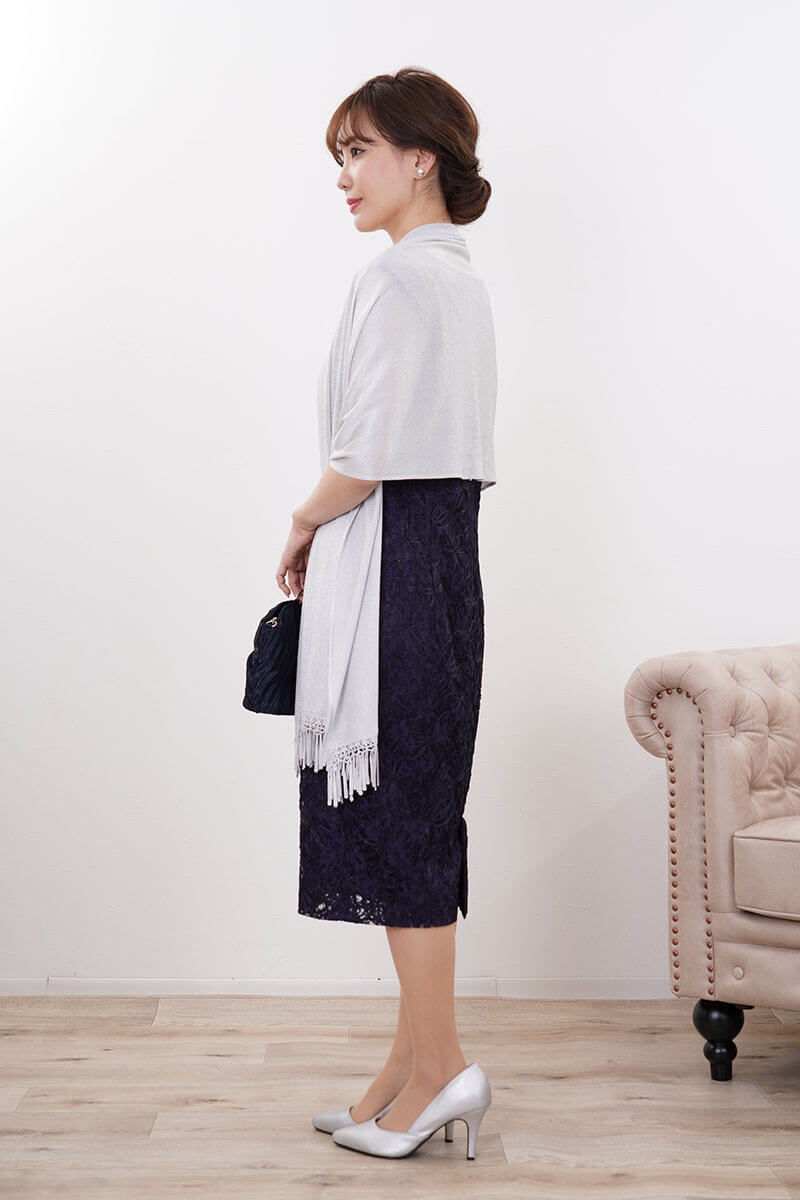 ネイビーのラメ入り刺繍Iラインドレス