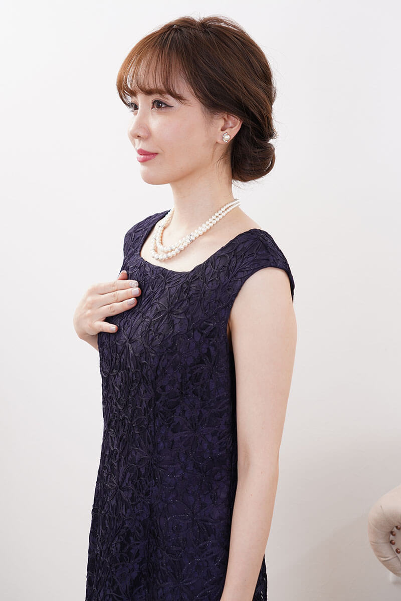 ネイビーのラメ入り刺繍Iラインドレス