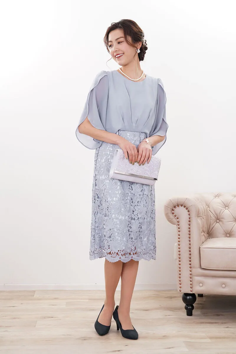 ブルーのシフォンレースIラインドレス