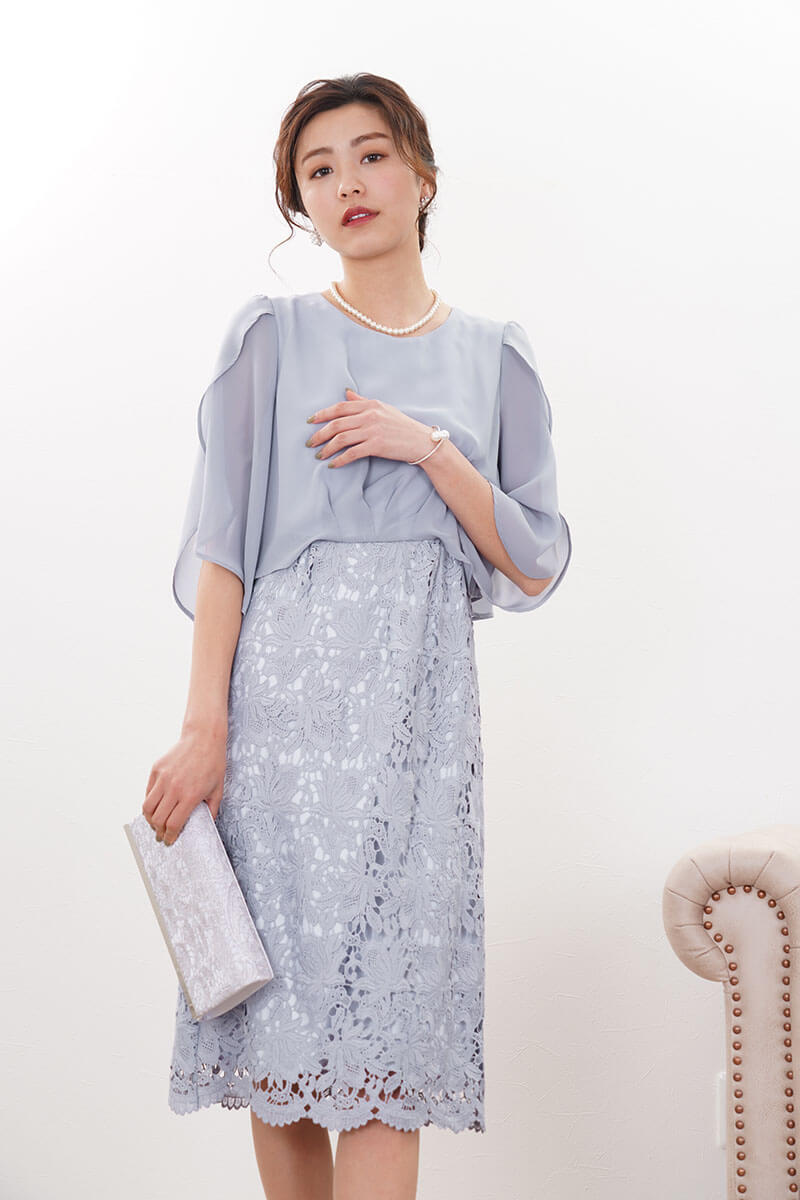 ブルーのシフォンレースIラインドレス