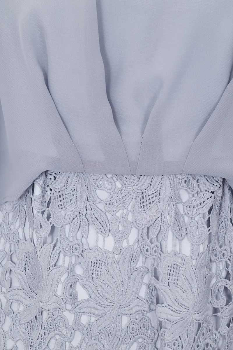 ブルーのシフォンレースIラインドレス