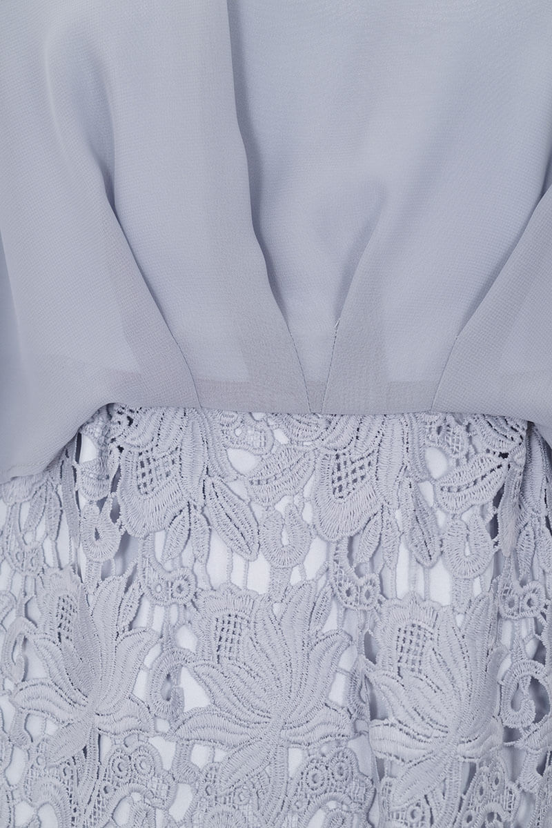 ブルーのシフォンレースIラインドレス