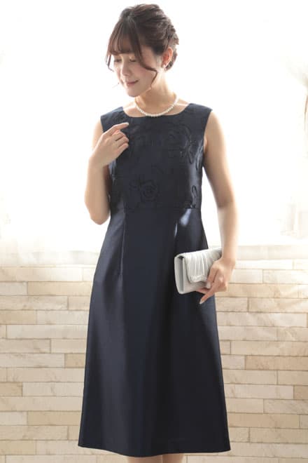 ネイビーーのフラワー刺繍入りノースリーブドレスコーディネートセット