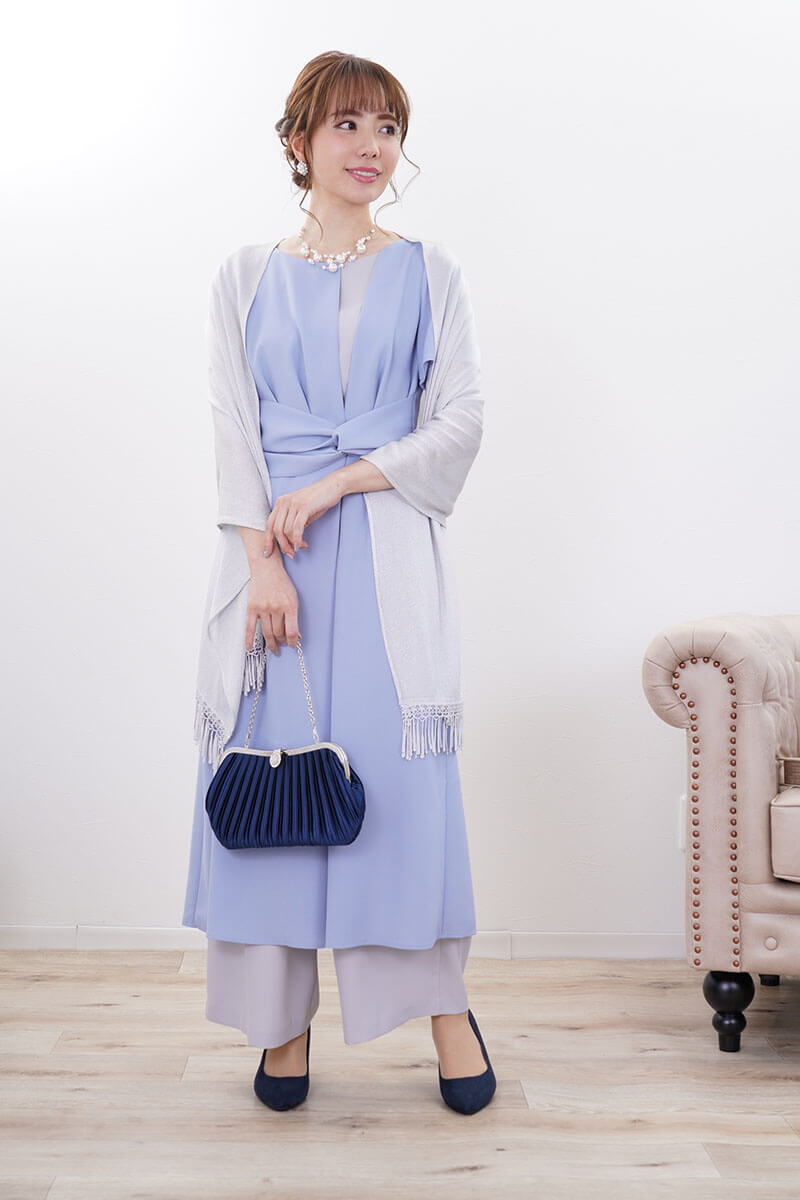 ブルー×グレーのワンピースセットアップ
