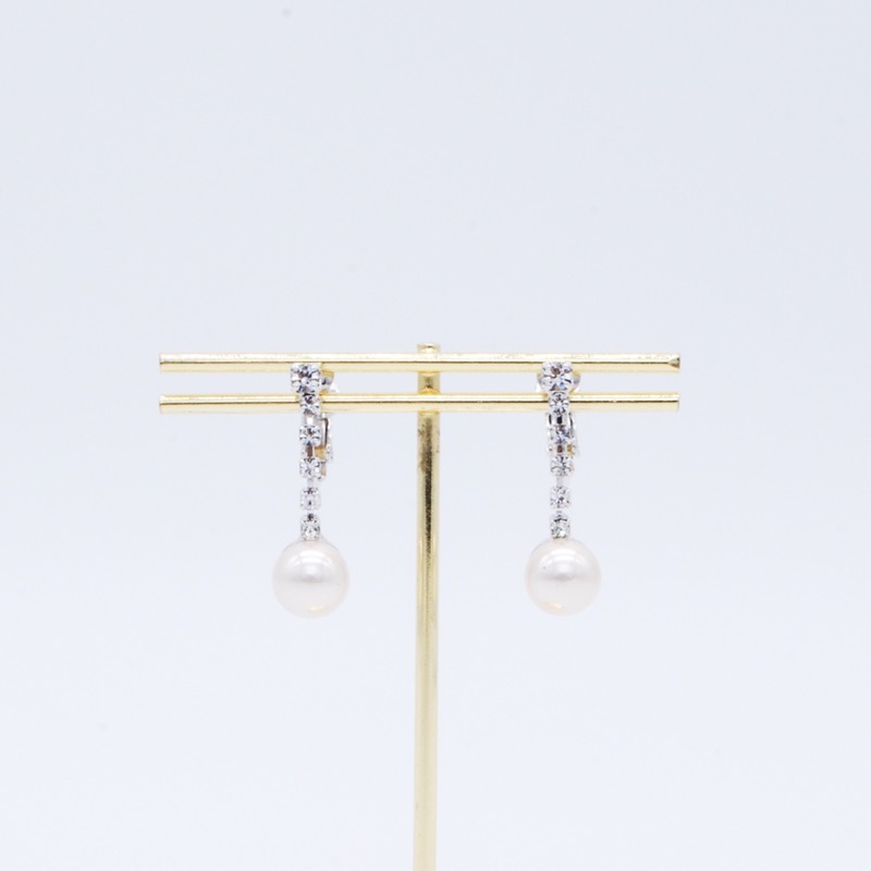 パール×ジルコニアのスイングイヤリング