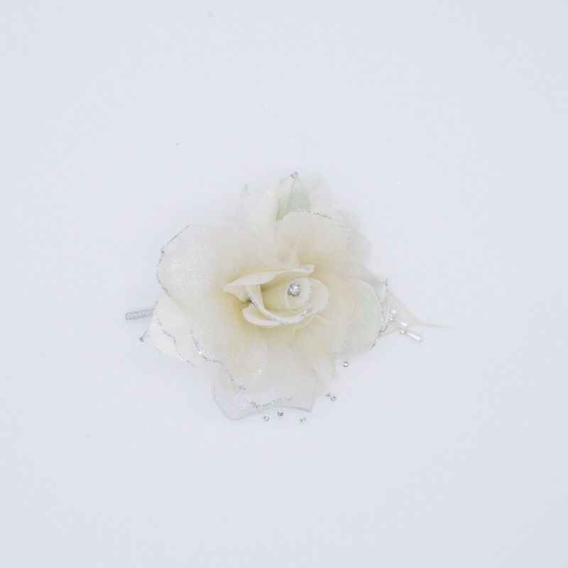 ライトグリーンのフラワーコサージュ