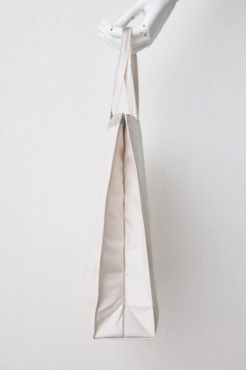 シャンパンゴールドのシャンタンサブバッグ