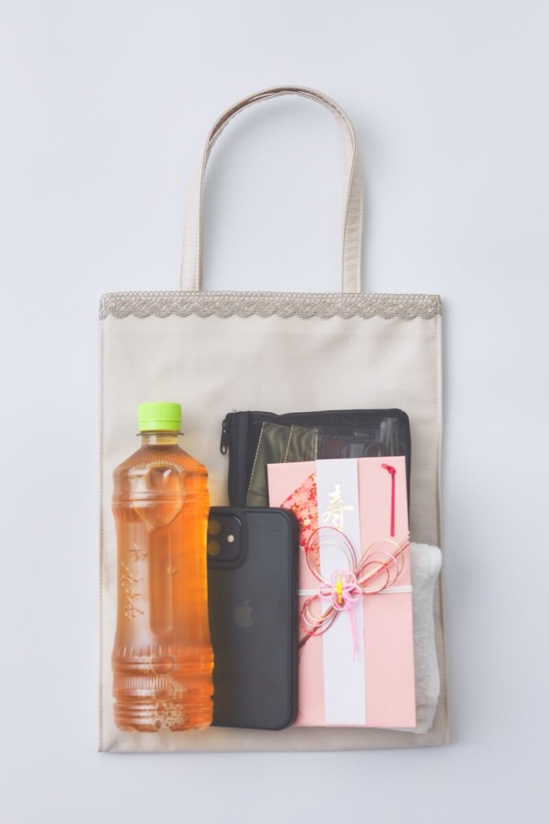 シャンパンゴールドのシャンタンサブバッグ