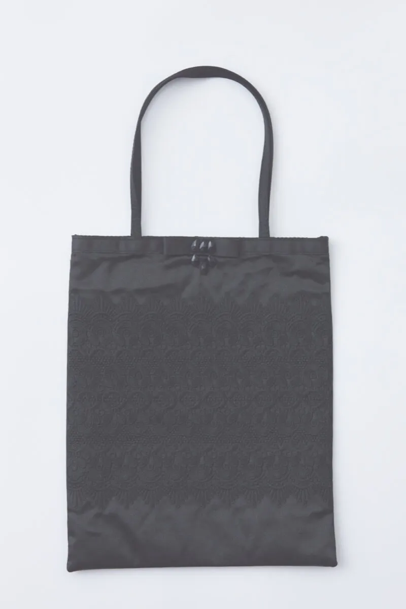 ブラックのエンブロイダリーサブバッグ