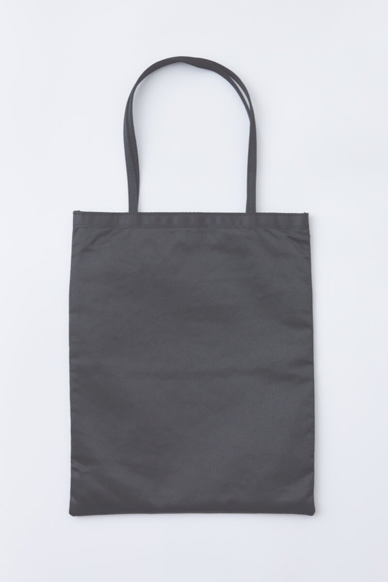 ブラックのエンブロイダリーサブバッグ