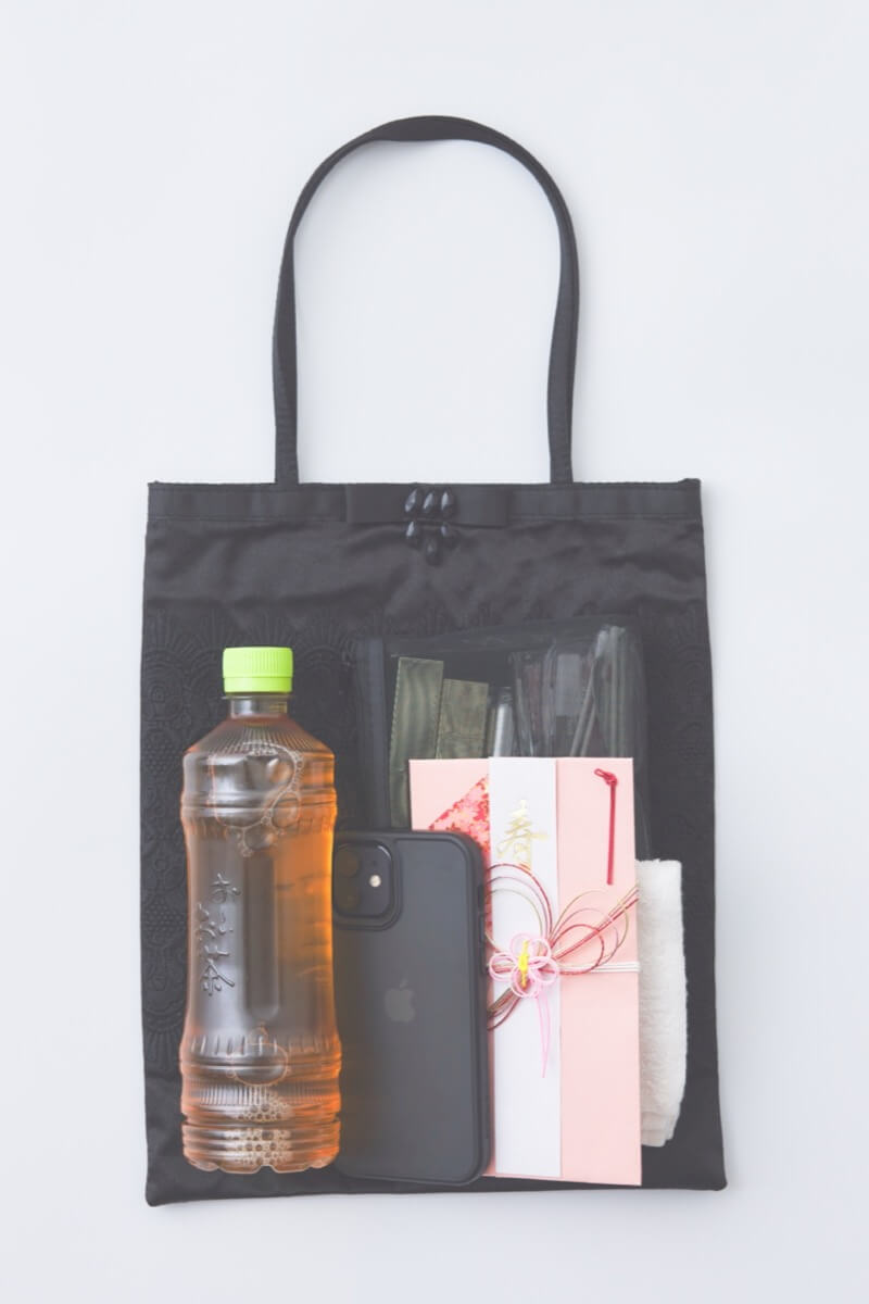 ブラックのエンブロイダリーサブバッグ