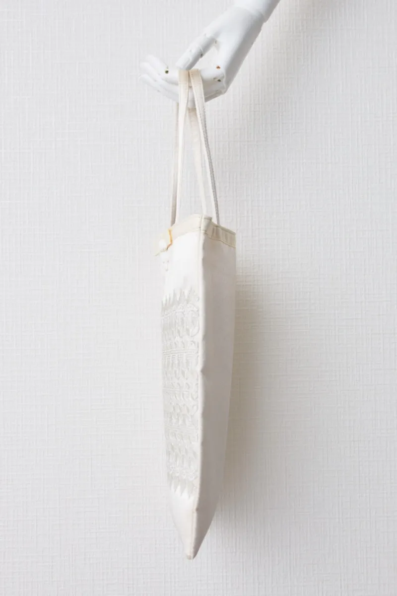 オフホワイトエンブロイダリーサブバッグ