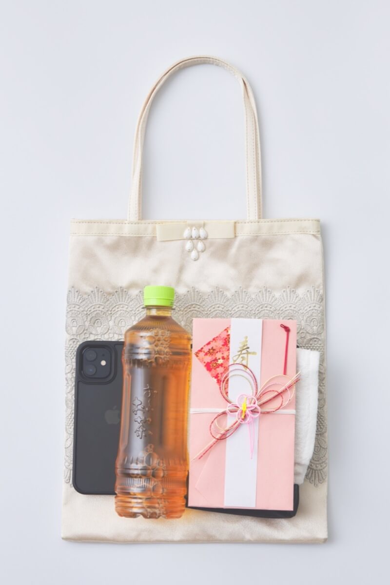 オフホワイトエンブロイダリーサブバッグ