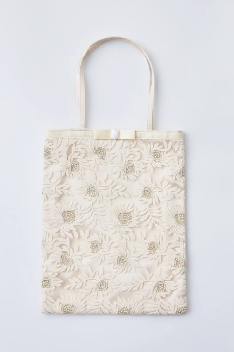 ベージュのフラワーレースサブバッグ