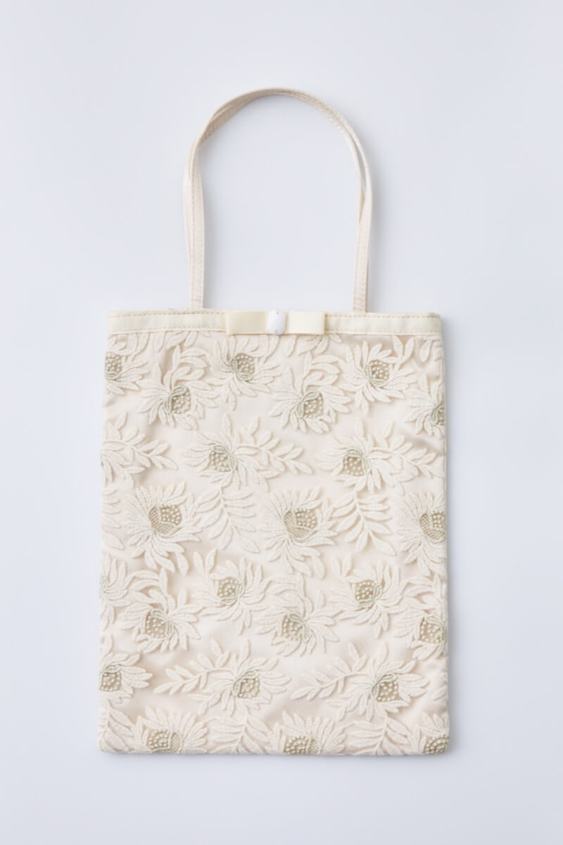 ベージュのフラワーレースサブバッグ