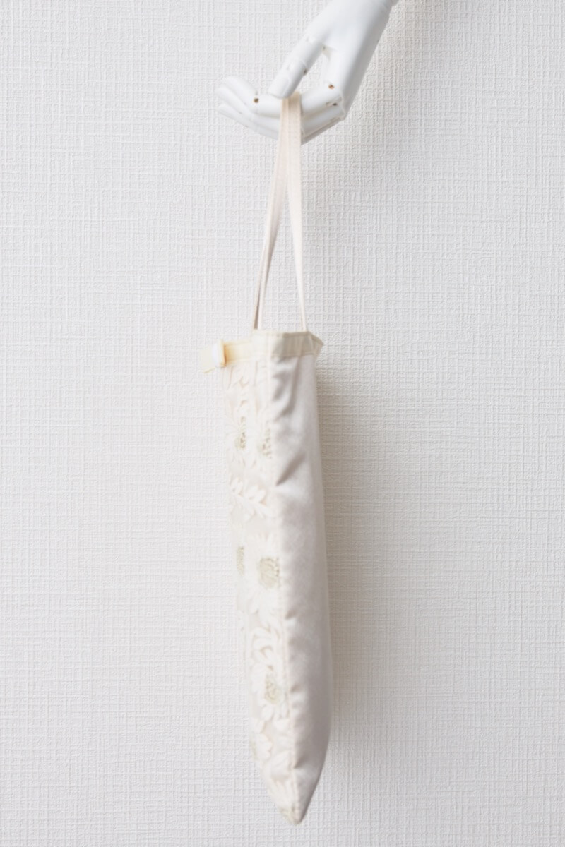 ベージュのフラワーレースサブバッグ