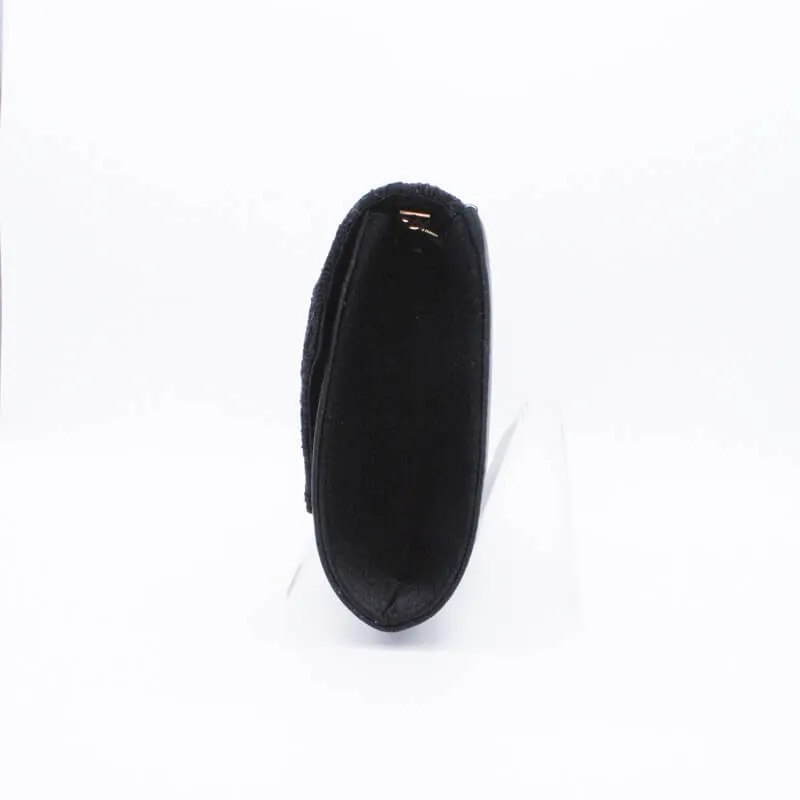 ブラックのレース×プレートクラッチバッグ