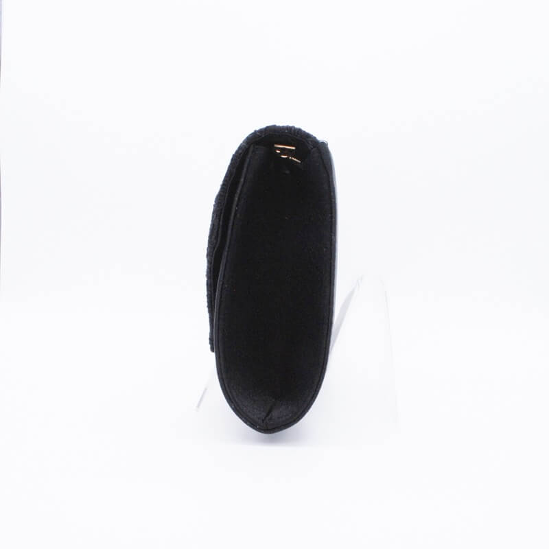 ブラックのレース×プレートクラッチバッグ