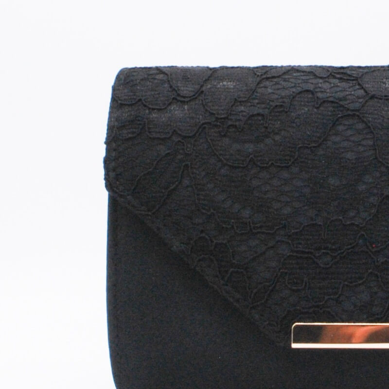 ブラックのレース×プレートクラッチバッグ