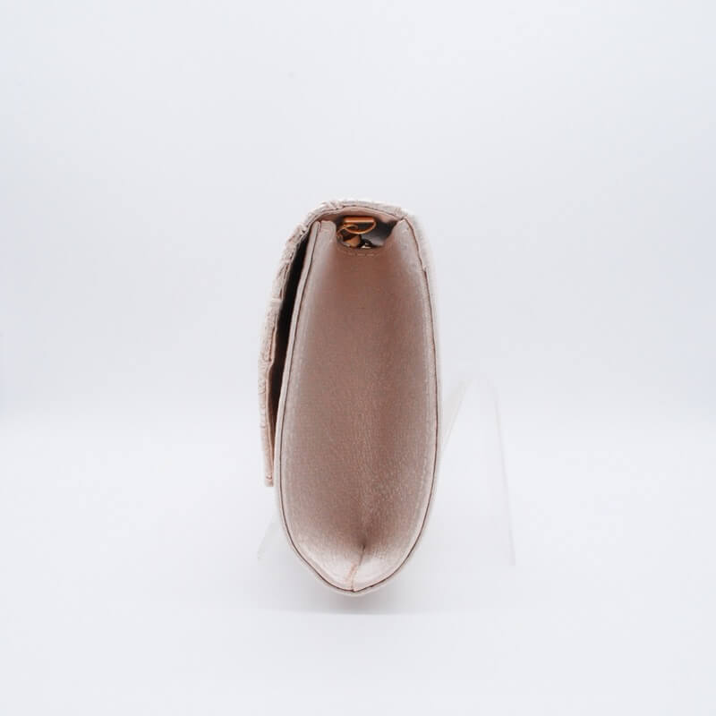 ベージュのレース×プレートクラッチバッグ