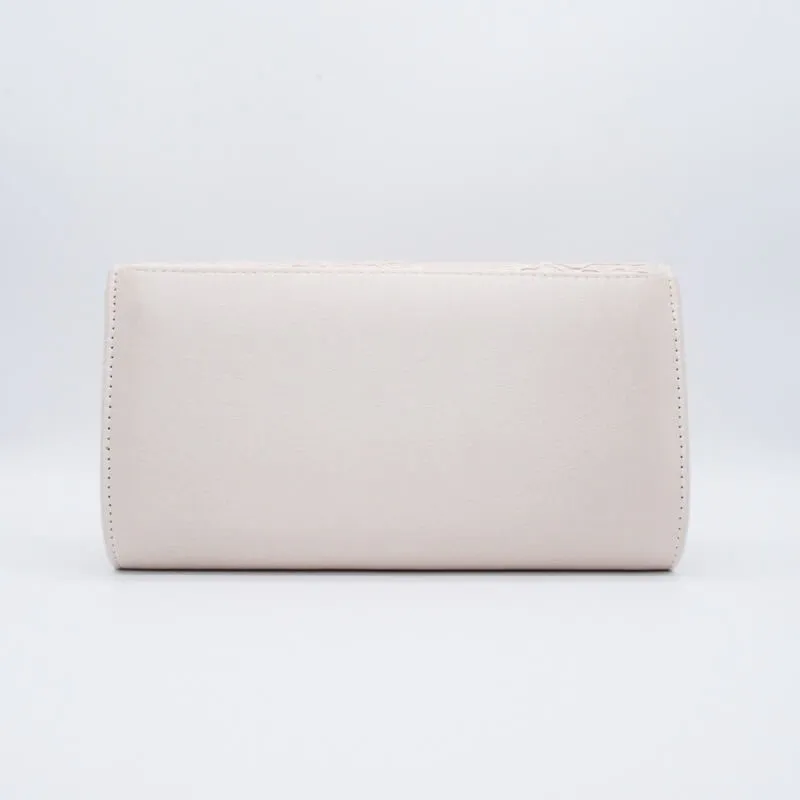 ベージュのレース×プレートクラッチバッグ