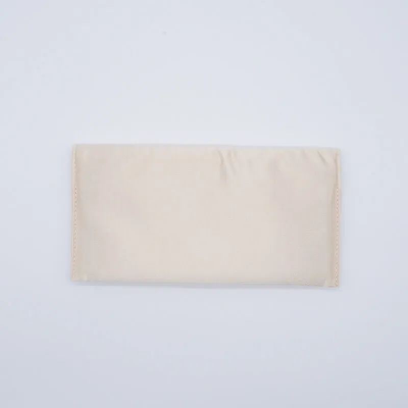 オフホワイトのエンブロイダリーふくさ