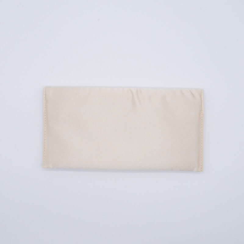 オフホワイトのエンブロイダリーふくさ