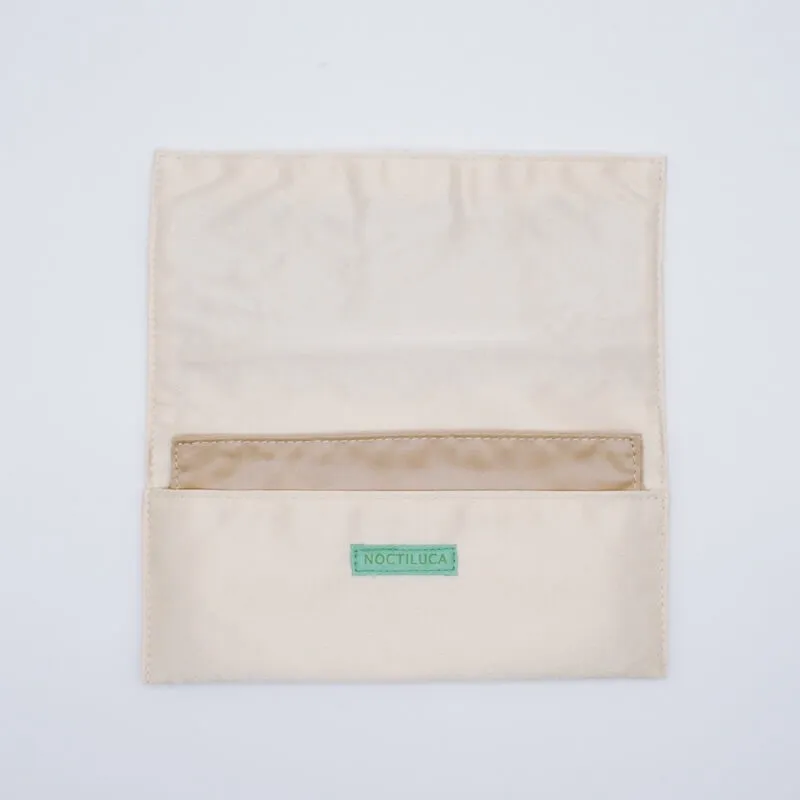 オフホワイトのエンブロイダリーふくさ