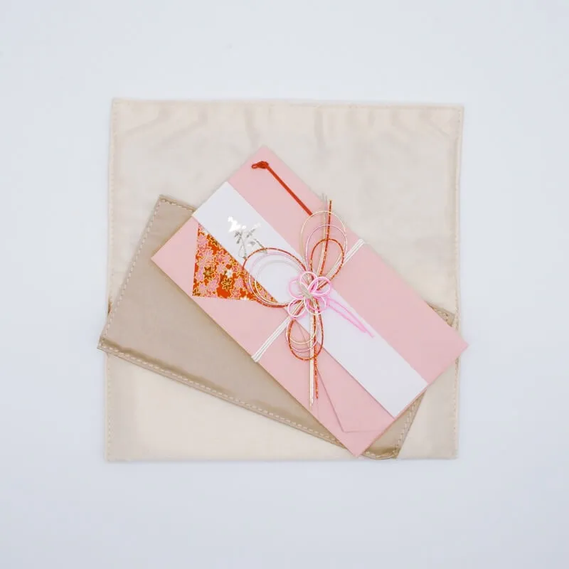 オフホワイトのエンブロイダリーふくさ