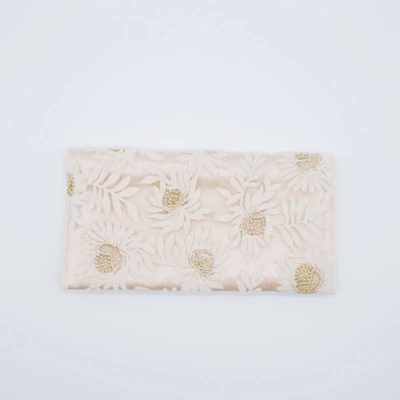 ベージュのフラワーレースふくさ