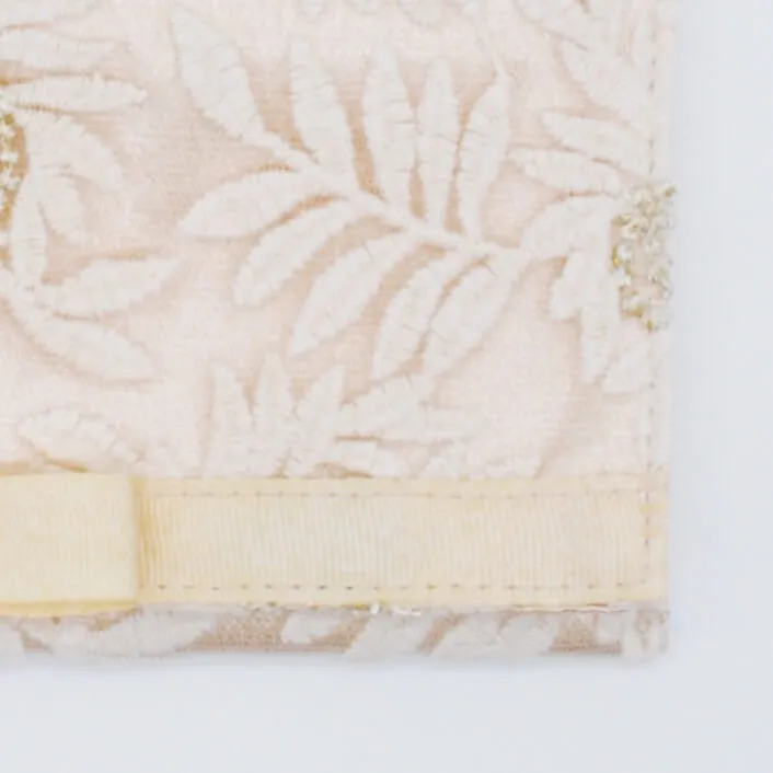 ベージュのフラワーレースふくさ