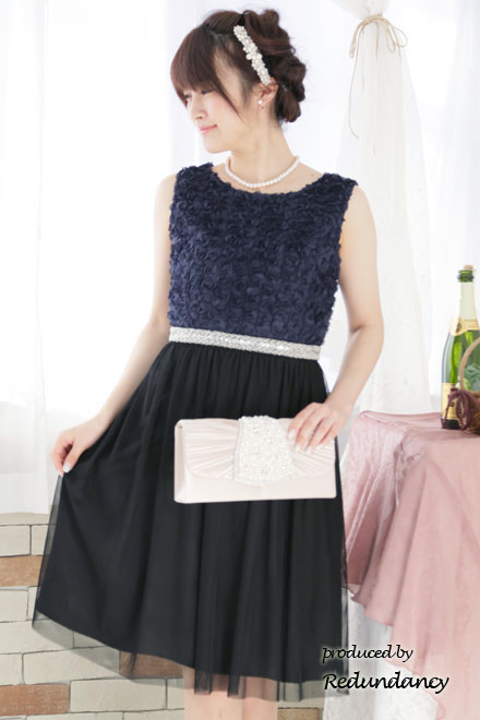 ネイビー×ブラックのフラワーモチーフチュールドレス