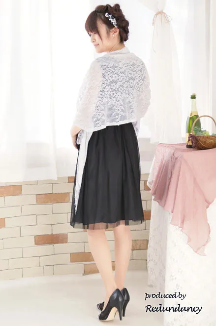 ネイビー×ブラックのフラワーモチーフチュールドレス