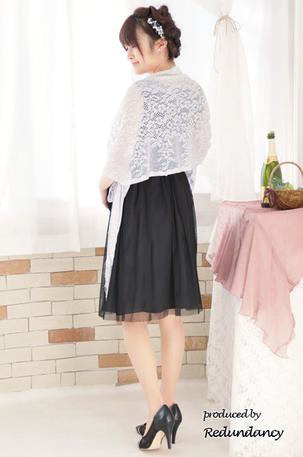 ネイビー×ブラックのフラワーモチーフチュールドレス