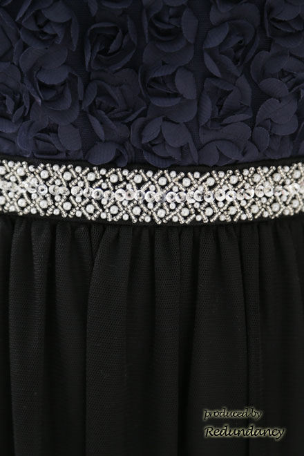 ネイビー×ブラックのフラワーモチーフチュールドレス