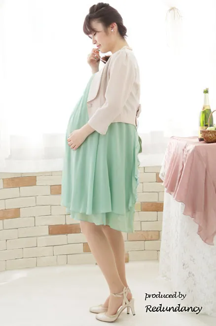 パステルグリーンのバックフリルシフォンドレス