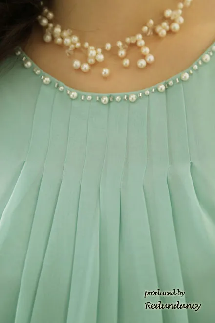 パステルグリーンのバックフリルシフォンドレス