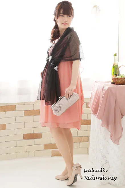 ピンクのバックフリルシフォンドレス