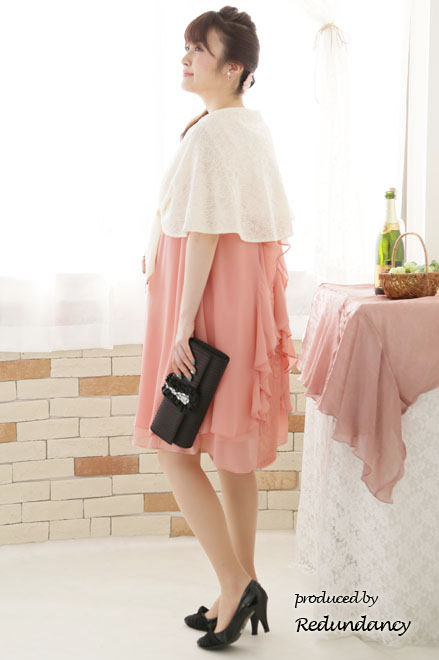 ピンクのバックフリルシフォンドレス