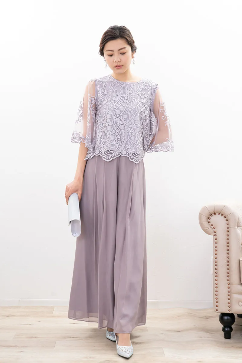 グレージュの刺繍ブラウスワイドパンツドレス