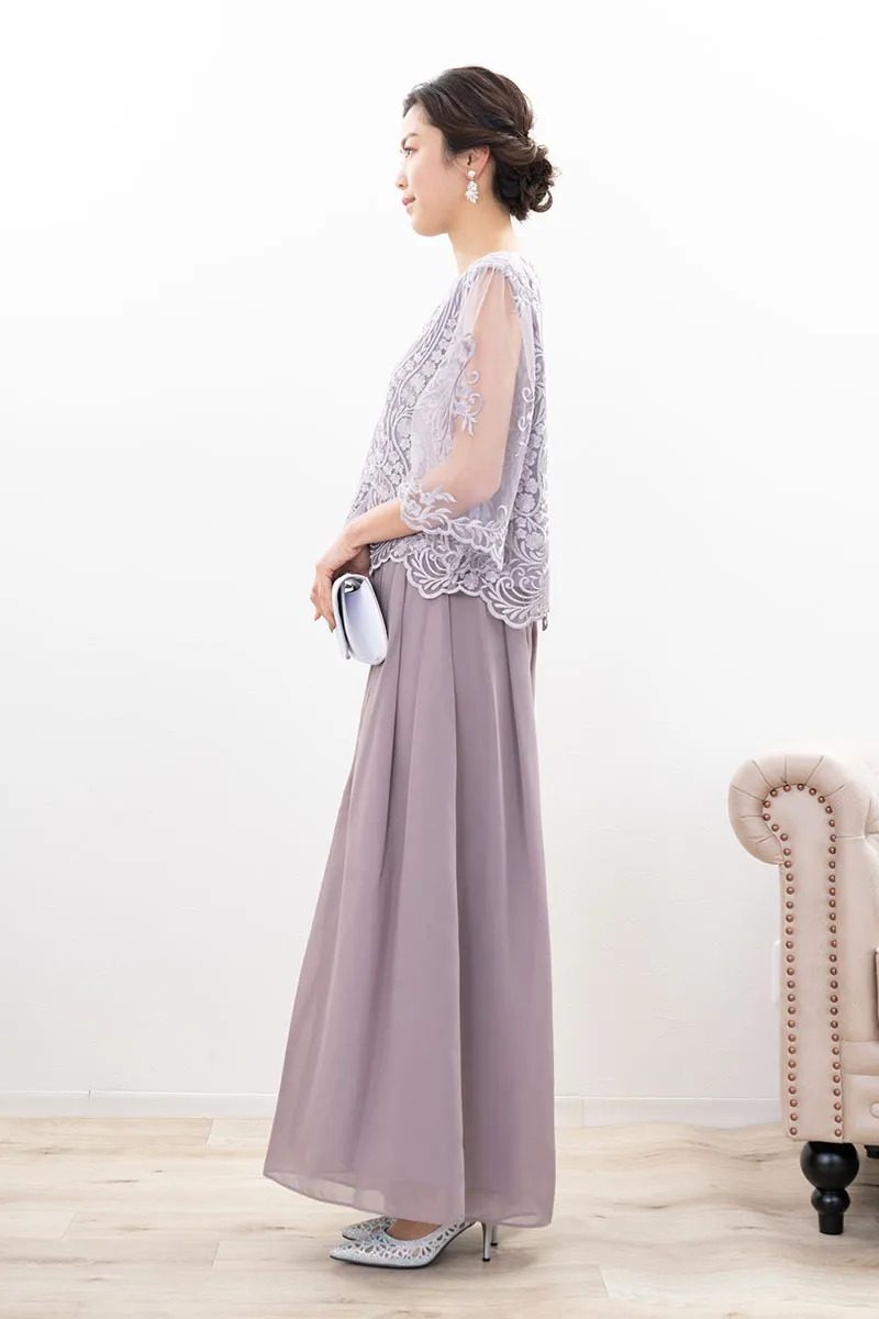 グレージュの刺繍ブラウスワイドパンツドレス